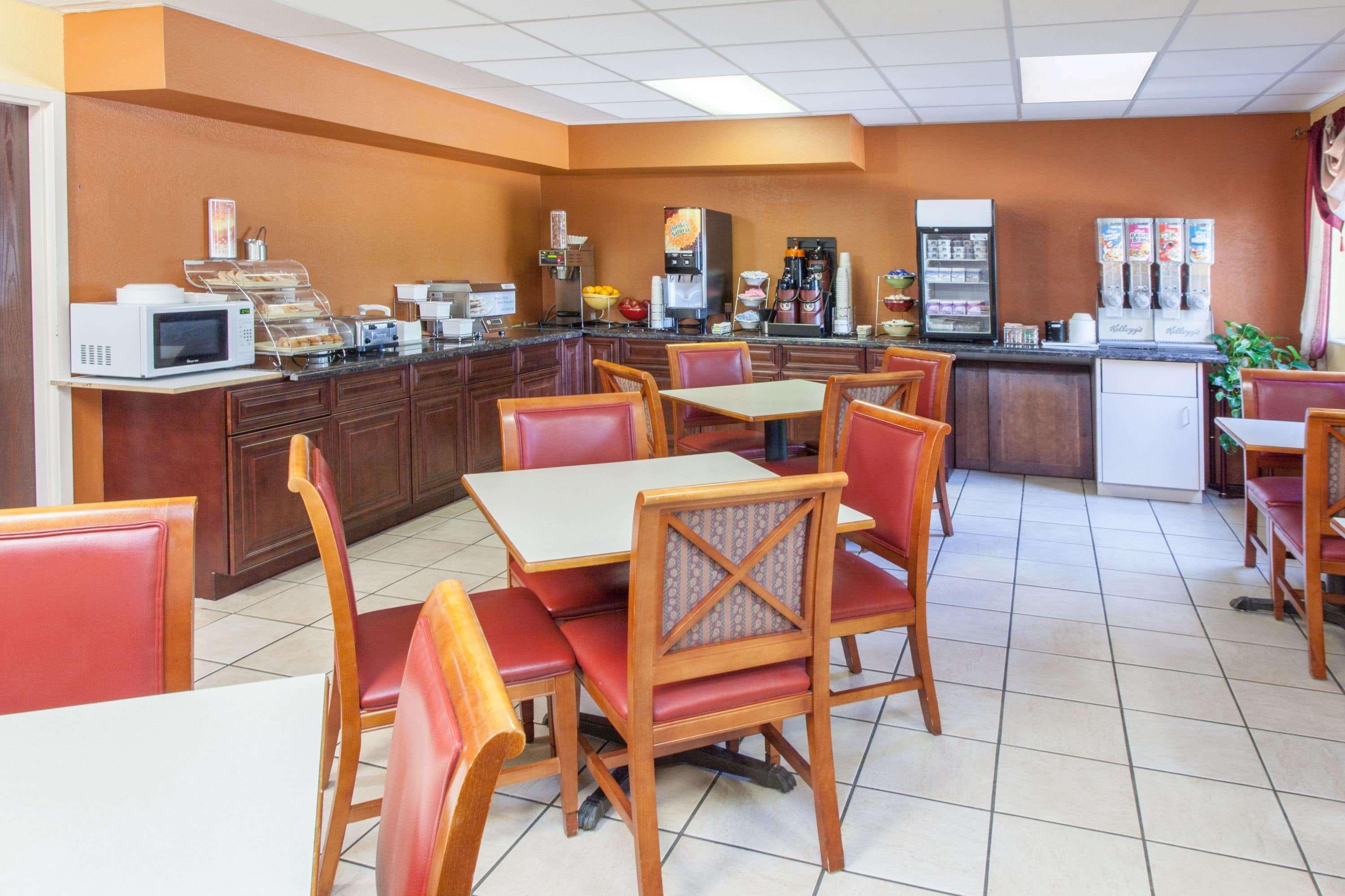 Western Hotel Bolingbrook