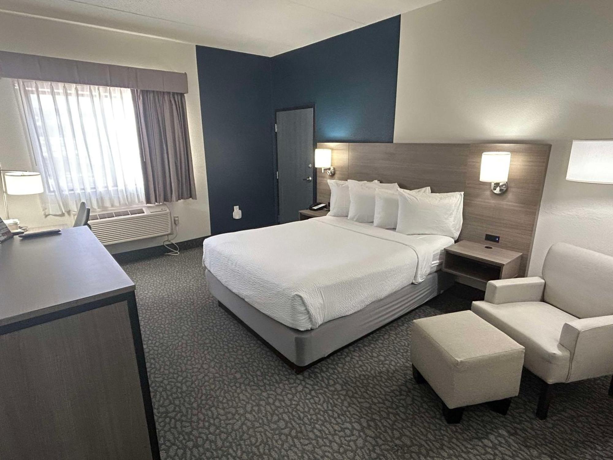 Western Hotel Bolingbrook