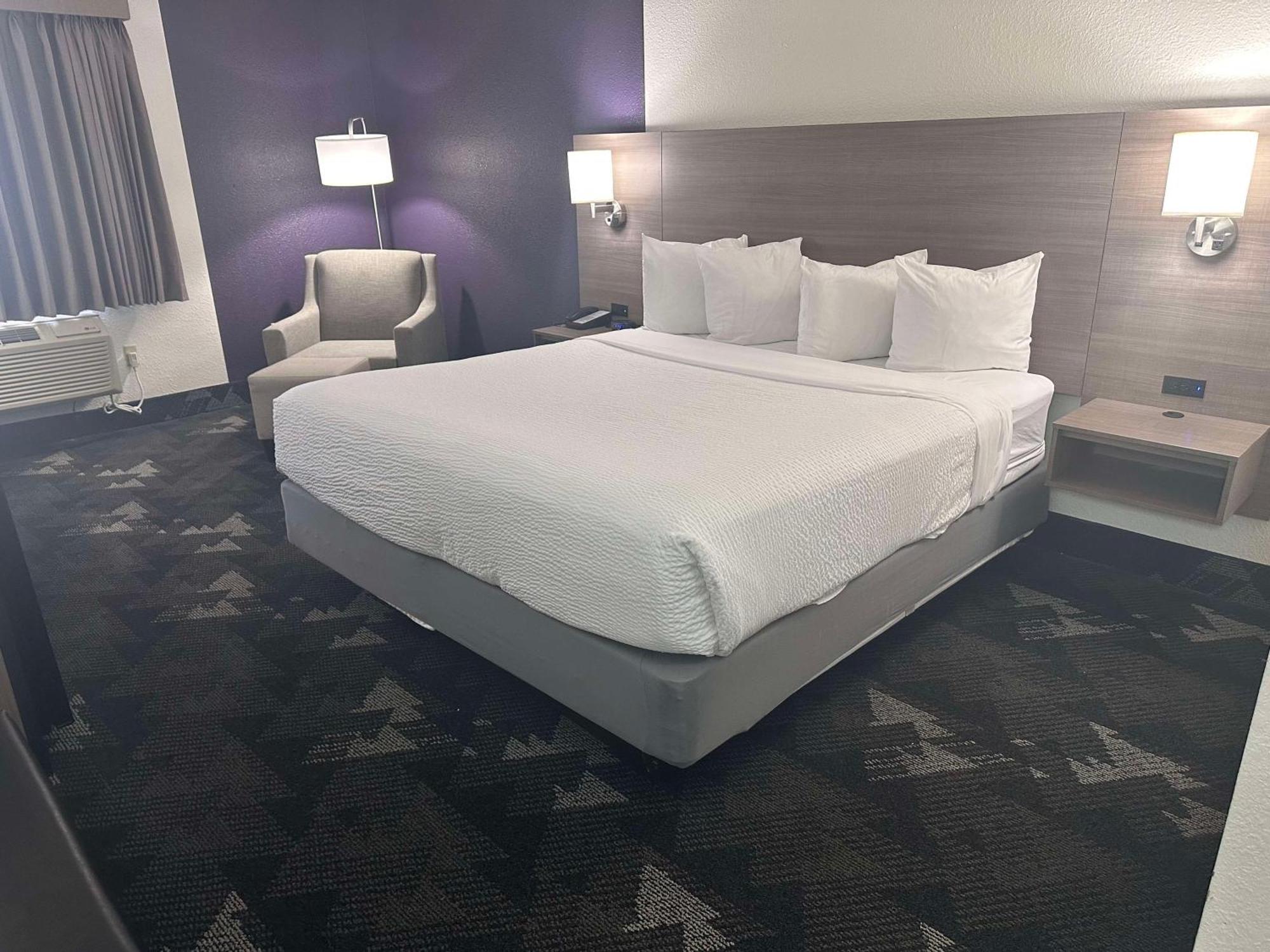 Western Hotel Bolingbrook