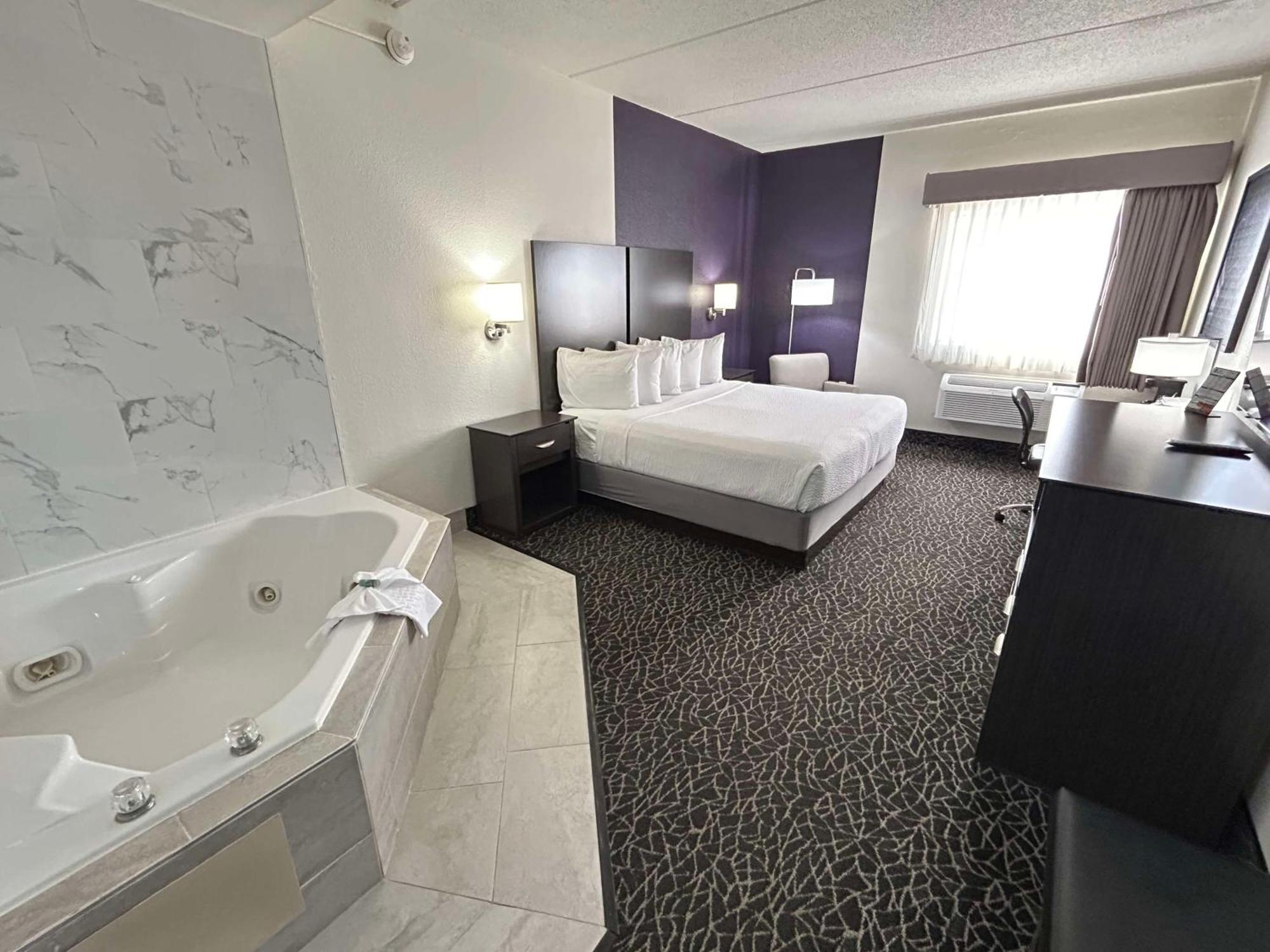 Western Hotel Bolingbrook